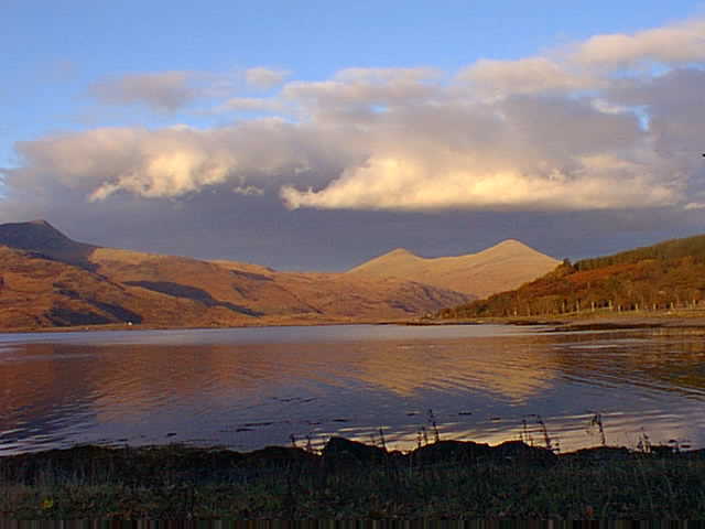 loch.jpg (25147 bytes)